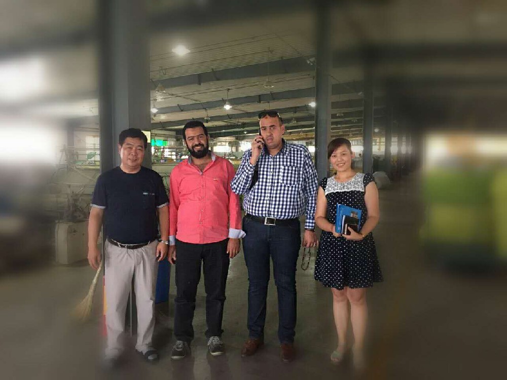埃及一家化肥企業總經理和生產負（fù）責人來我公司洽談采購自粘方包裝袋和三複（fù）合編織袋業務