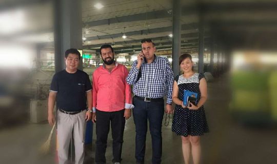 埃及一家化肥企（qǐ）业总（zǒng）经理和生产负责人来我公司洽谈采购自粘方包装袋和三复合编织袋业务（wù）